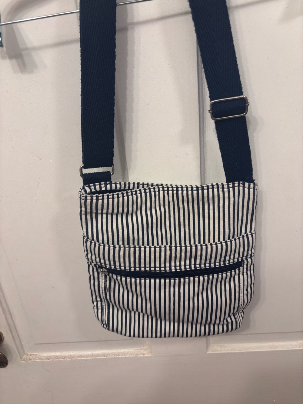 Striped Navy and White Crossbody Bag Thirty One Brand lots of compartments